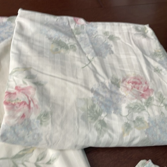 Westpoint Stevens Queen sheet set - Picture 3 of 4